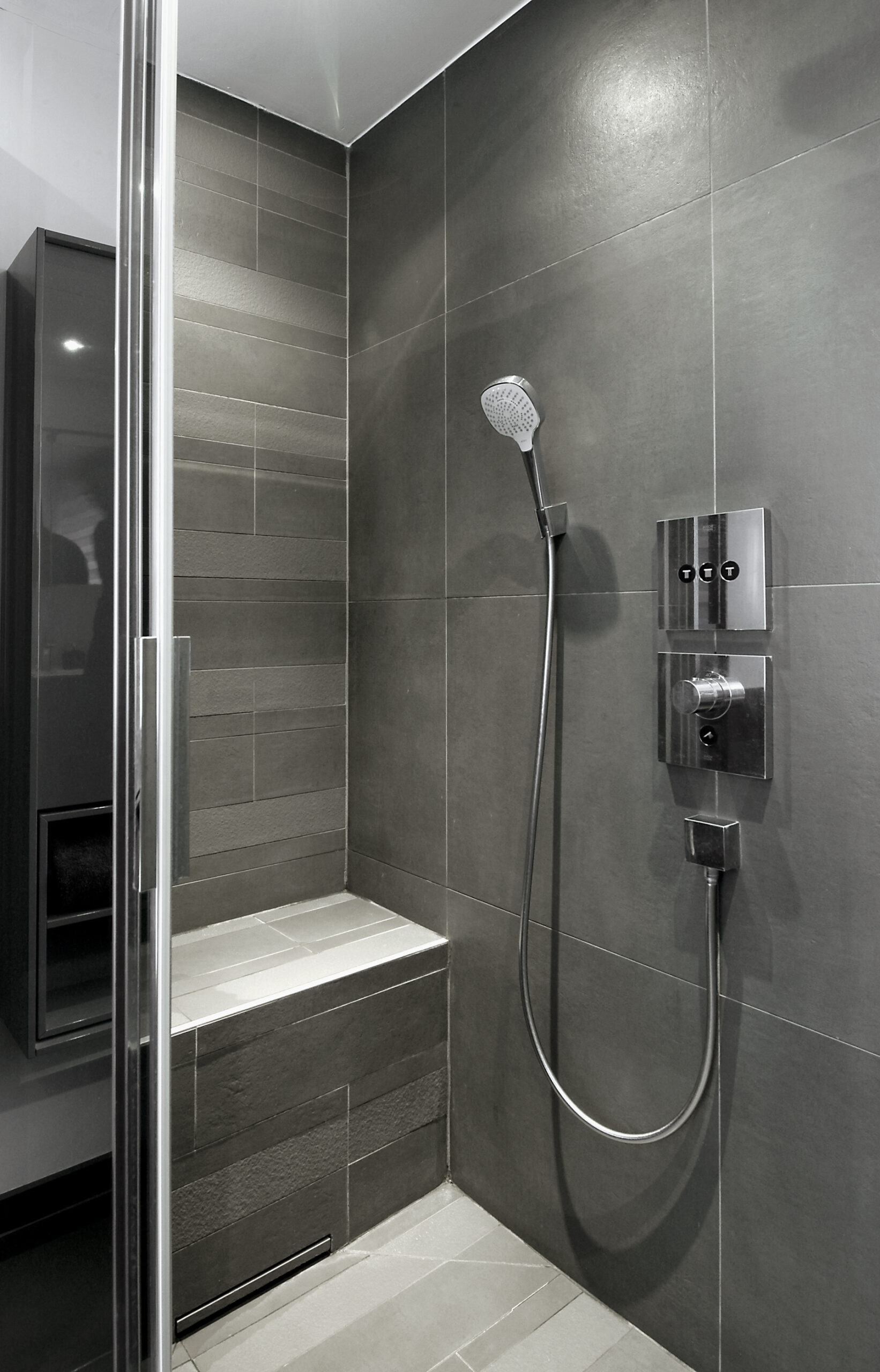 Douche à l'italienne avec banquette intégrée